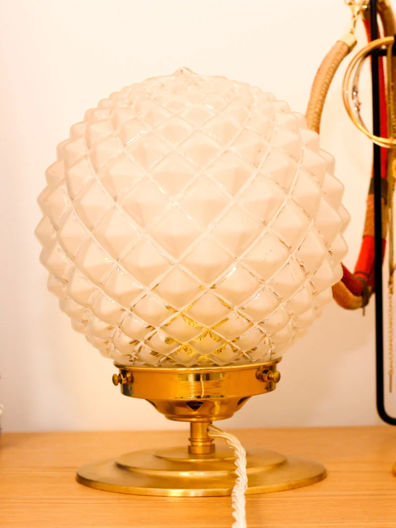 Lampe à poser Vintage - Globe en verre sur Base en laiton - Raphaele - Image 9
