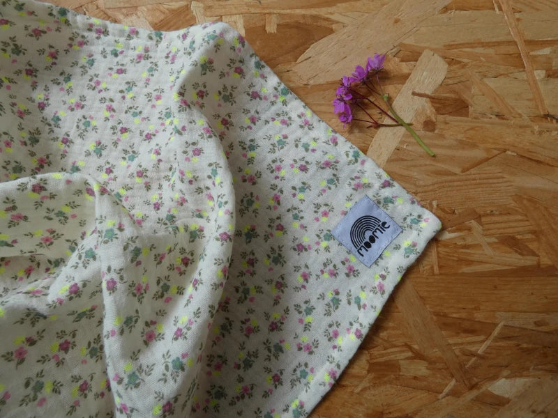 Lange Fait Main avec Imprimé Fleuri – Jaune Pâle - Image 4