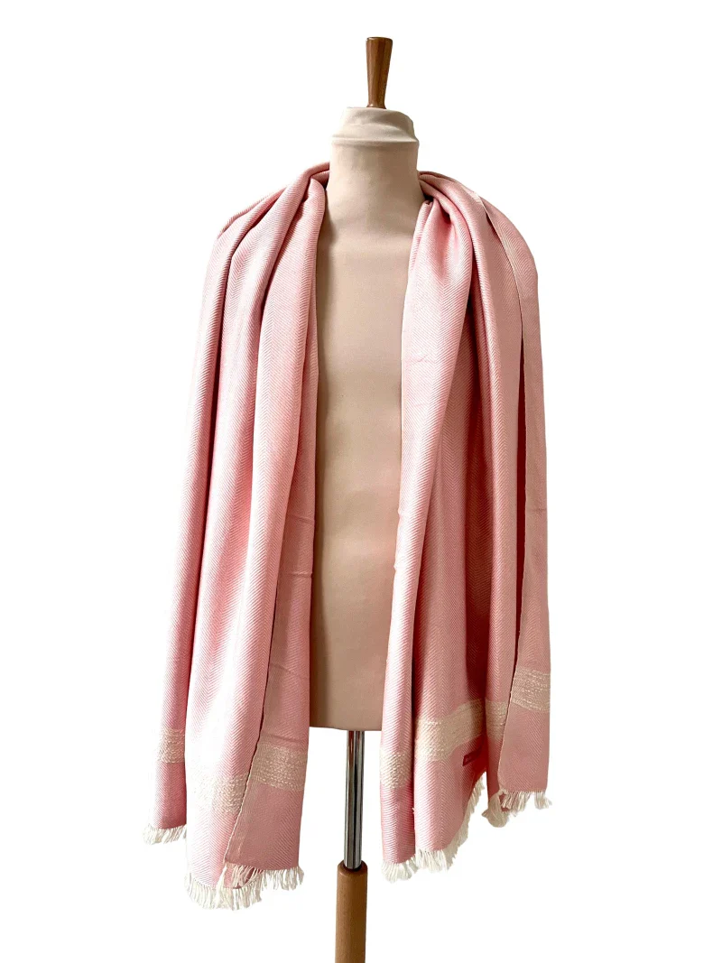 Grand écharpe Doux Rose avec écrin en écorce de palmier