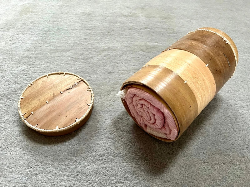 Grand écharpe Doux Rose avec écrin en écorce de palmier - Image 2