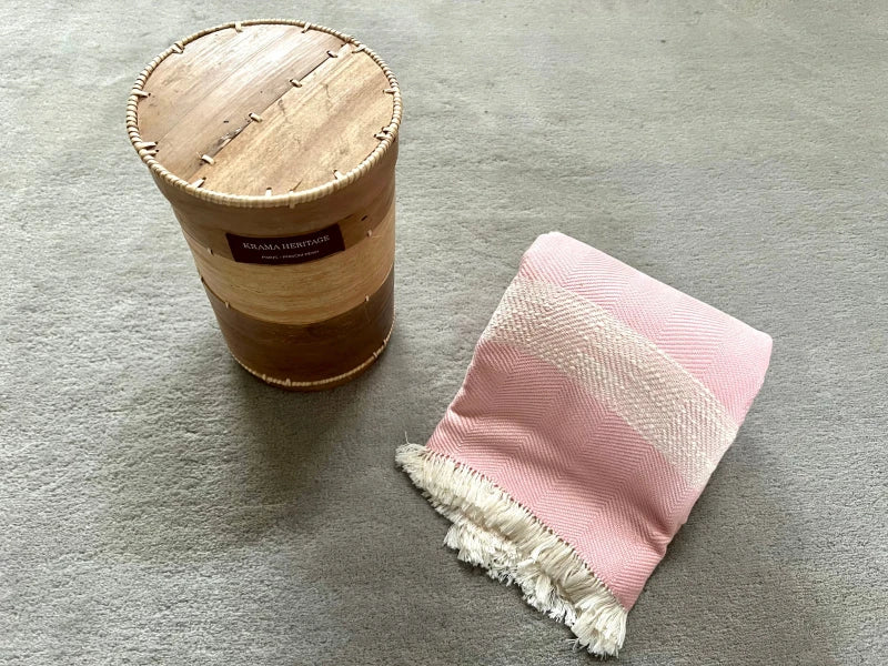 Grand écharpe Doux Rose avec écrin en écorce de palmier - Image 6