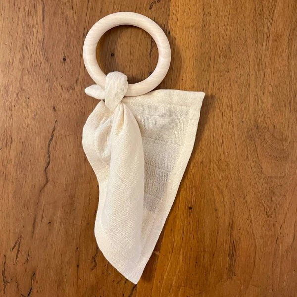 Doudou en coton bio & Anneau de dentition en bois | 5 coloris - Image 16