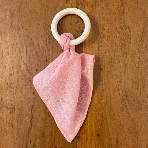 Doudou en coton bio & Anneau de dentition en bois | 5 coloris - Image 18