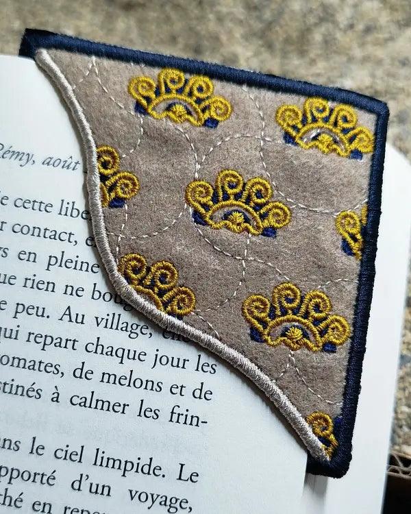 Marque-pages en tissu brodé - Image 3