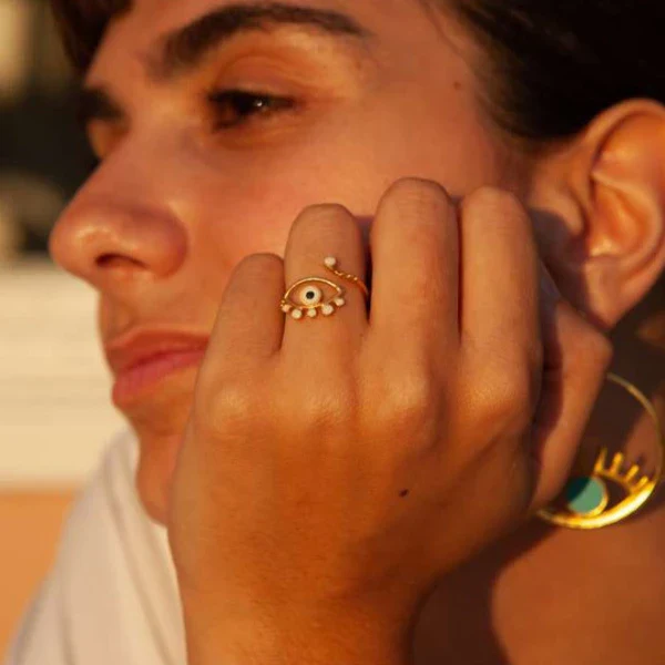 Bague dorée avec petit oeil - Image 2