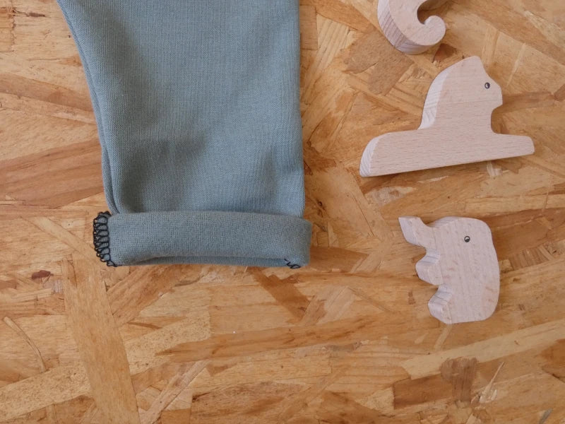 Pantalon jogpant vert kaki pour bébé en coton bio - Moomie - Image 4