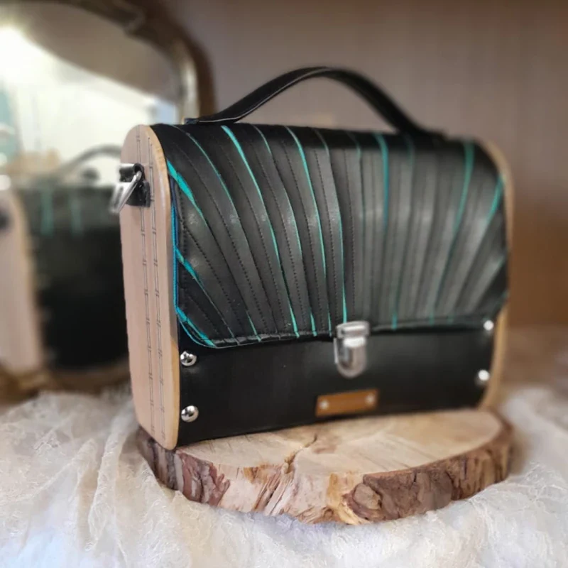 Petit cartable en bois et alter-cuir de raisin noir - Image 2