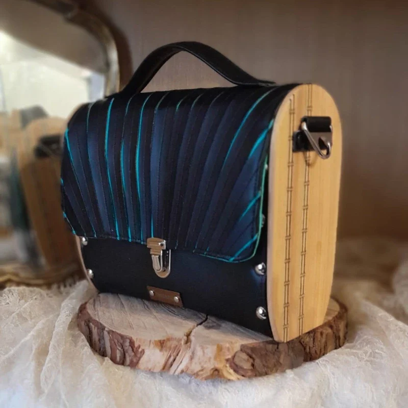 Petit cartable en bois et alter-cuir de raisin noir - Image 4