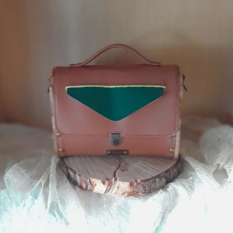 Petit sac cartable en bois et alter-cuir de raisin caramel - Image 2