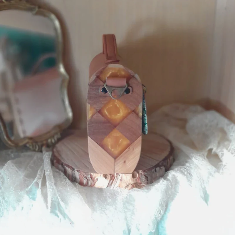 Petit sac cartable en bois et alter-cuir de raisin caramel - Image 4