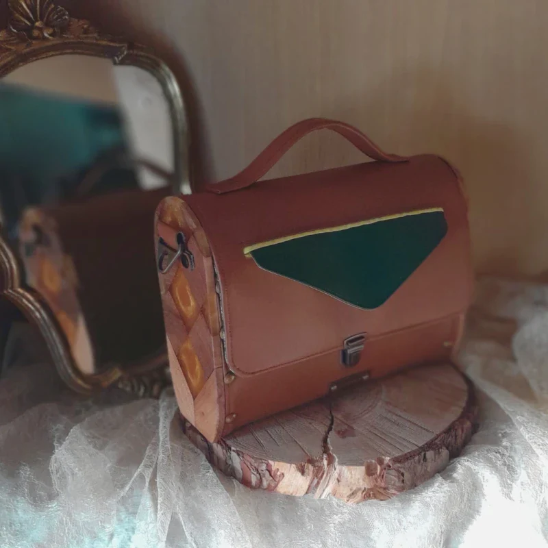 Petit sac cartable en bois et alter-cuir de raisin caramel - Image 7