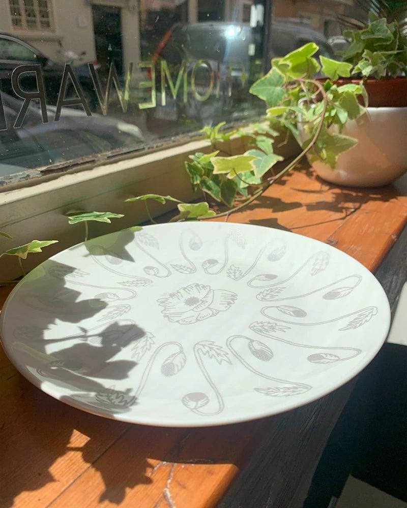 Petite assiette fleuris en porcelaine - Image 2