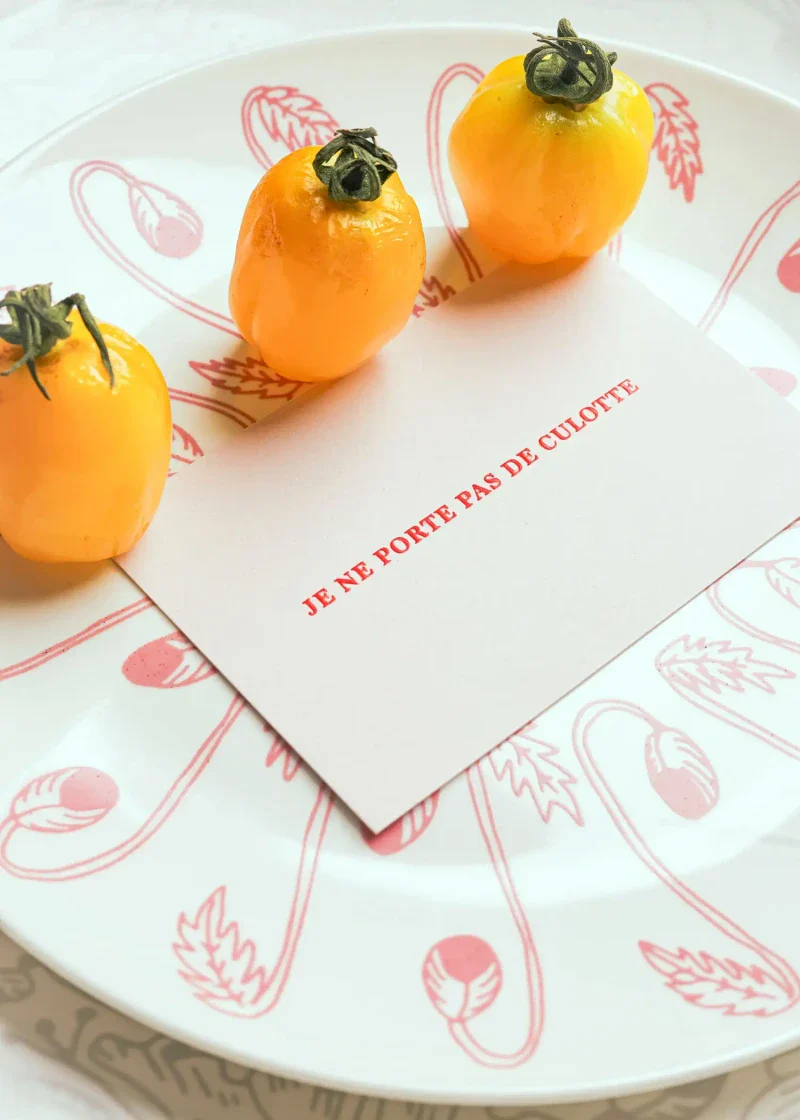 Petite assiette plate en porcelaine rose - Poppy - Image 6