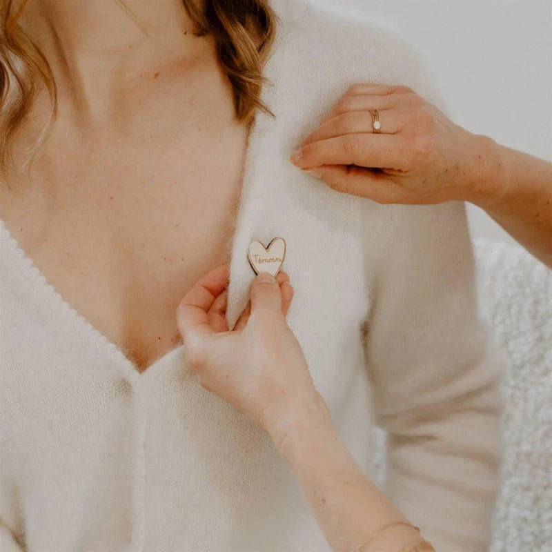 Pin's en bois artisanal - Tu vas être Témoin - Image 7