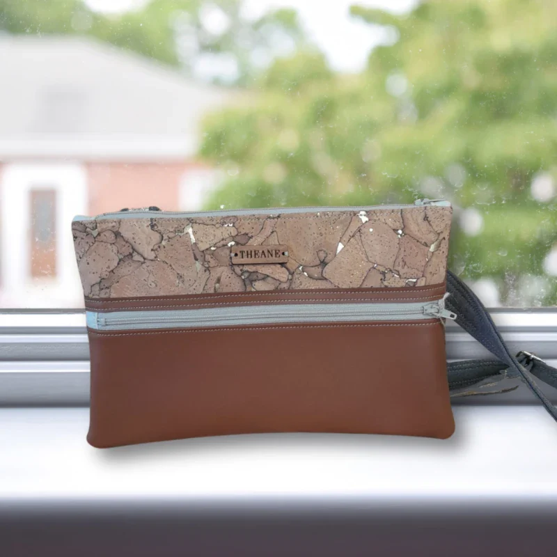 Pochette alter-cuir de raisin et liège avec sangle réglable - Image 2