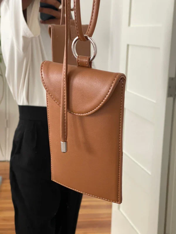 Pochette téléphone à anse Sling en cuir végan Camel - Image 3