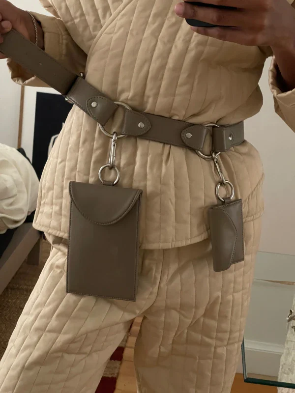 Pochette téléphone à anse Sling en cuir végan Gris - Image 3