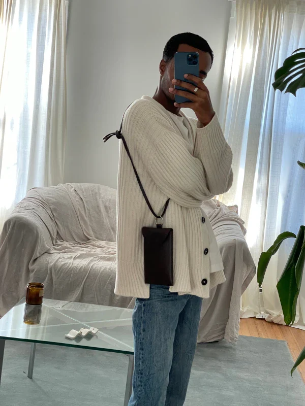 Pochette téléphone à anse Sling en cuir végan Marron - Image 3