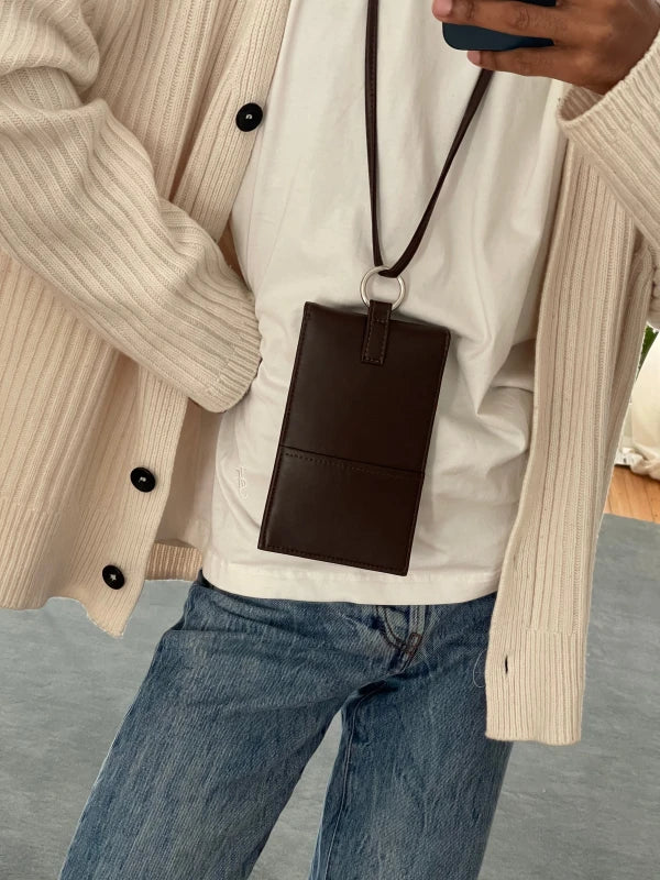 Pochette téléphone à anse Sling en cuir végan Marron - Image 7