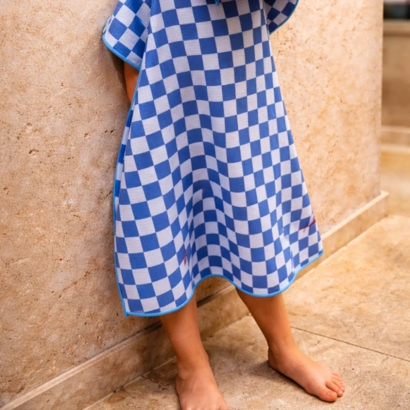 Poncho pour enfant à motif damier bleu - Henri - Image 3