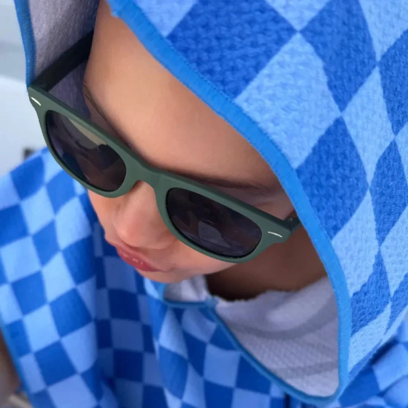 Poncho pour enfant à motif damier bleu - Henri - Image 9