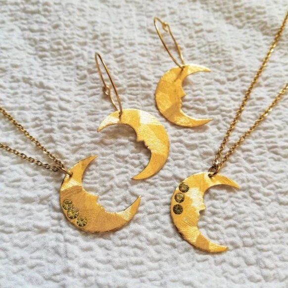 Collier dorée avec lune et cristaux - Renouveau - Image 5