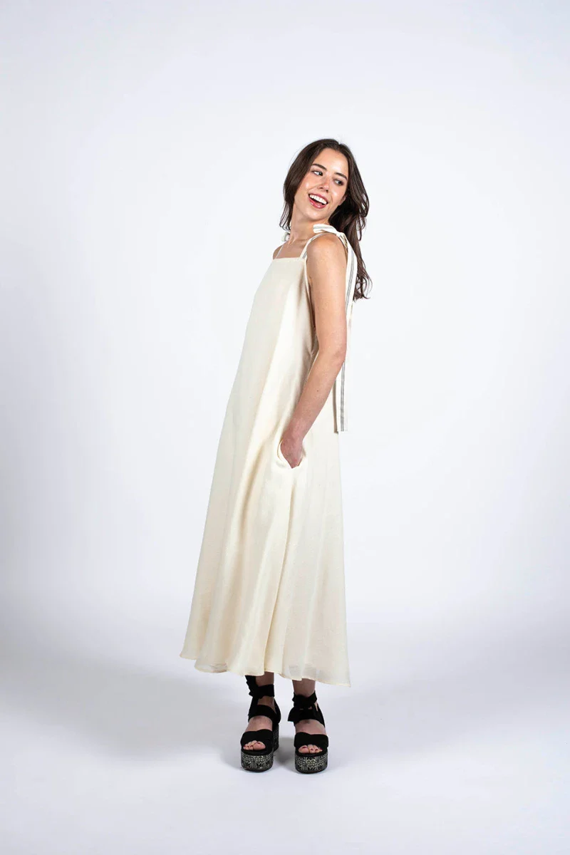 Robe blanche intemporelle et éco-conçue - Image 7