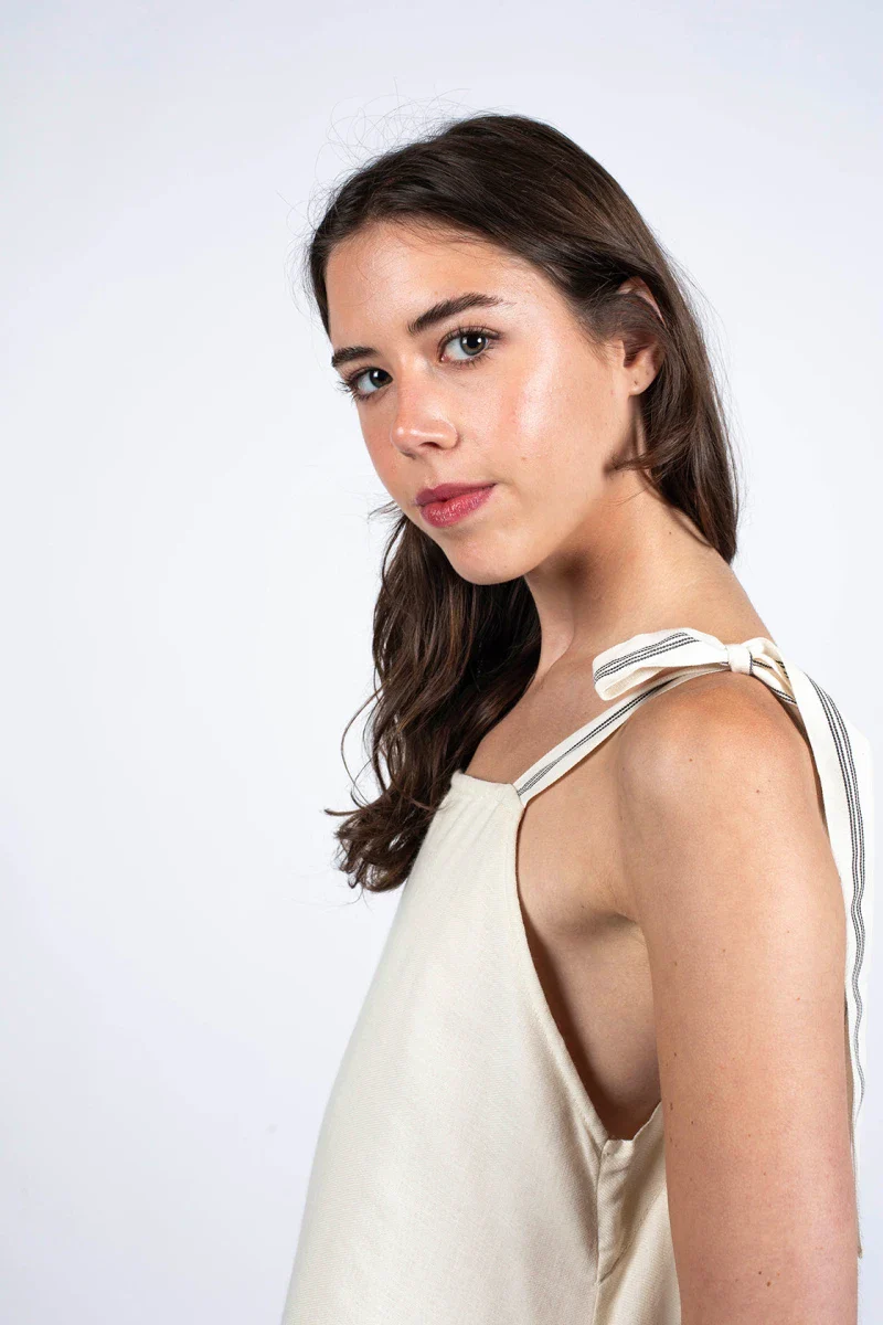 Robe blanche intemporelle et éco-conçue - Image 9