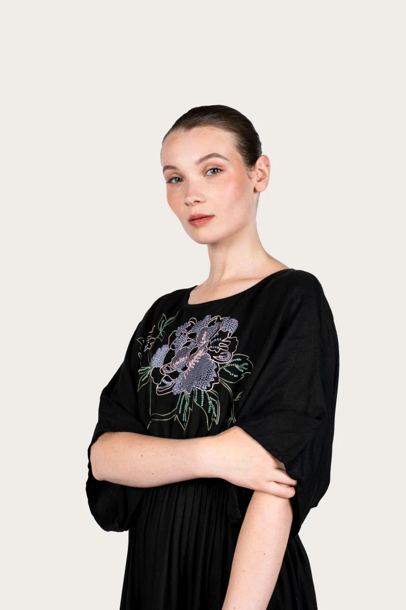Robe noir bohème brodée Laly - Image 13