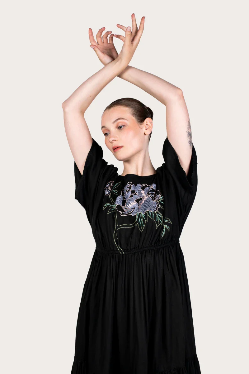 Robe noir bohème brodée Laly - Image 14