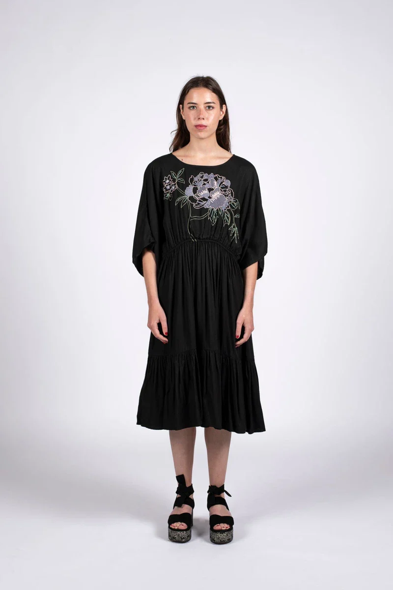 Robe noir bohème brodée Laly - Image 7