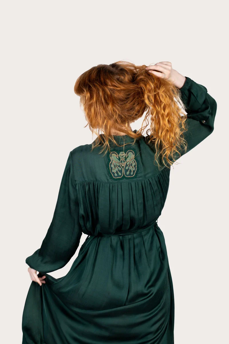 Robe longue fait main en fibre de pétales de roses upcyclés - Image 14