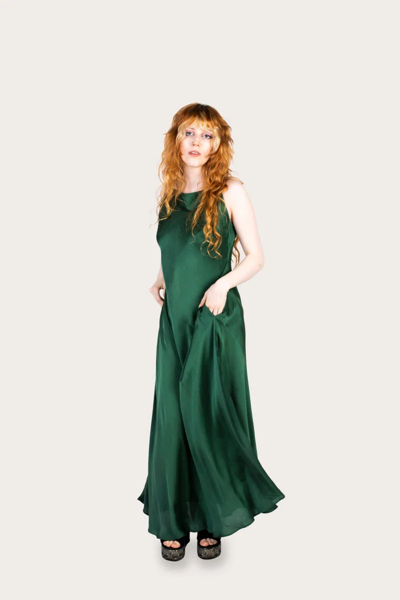 Robe verte longue en fibre de pétales de roses - Image 11