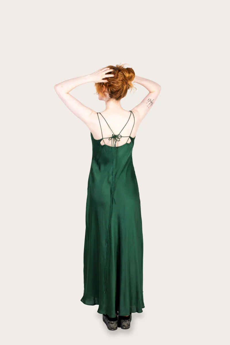 Robe verte longue en fibre de pétales de roses - Image 16