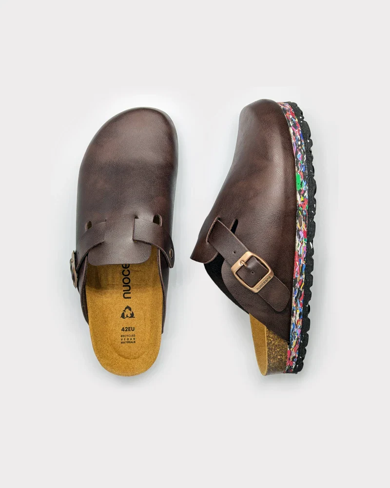 Sabots talons plats vegan marron foncé - Truffle - Image 5