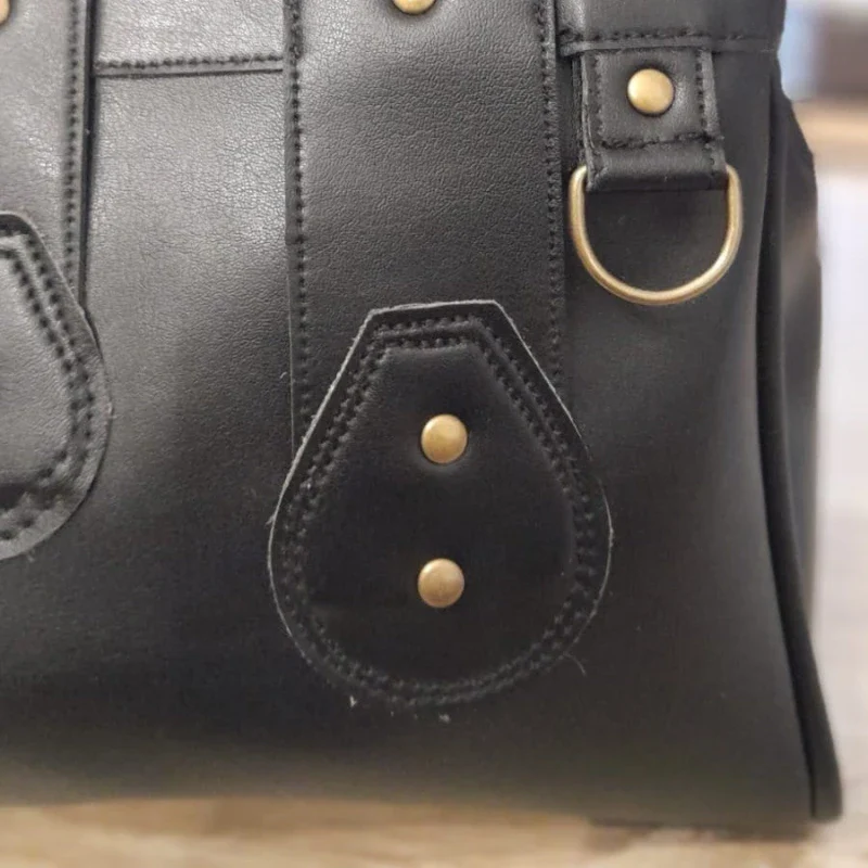 Sac à main alter-cuir de raisin noir avec poignées en bois - Image 6