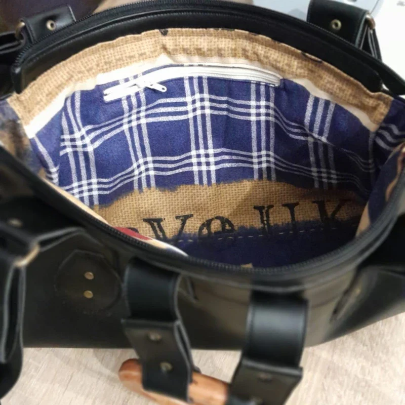 Sac à main alter-cuir de raisin noir avec poignées en bois - Image 8
