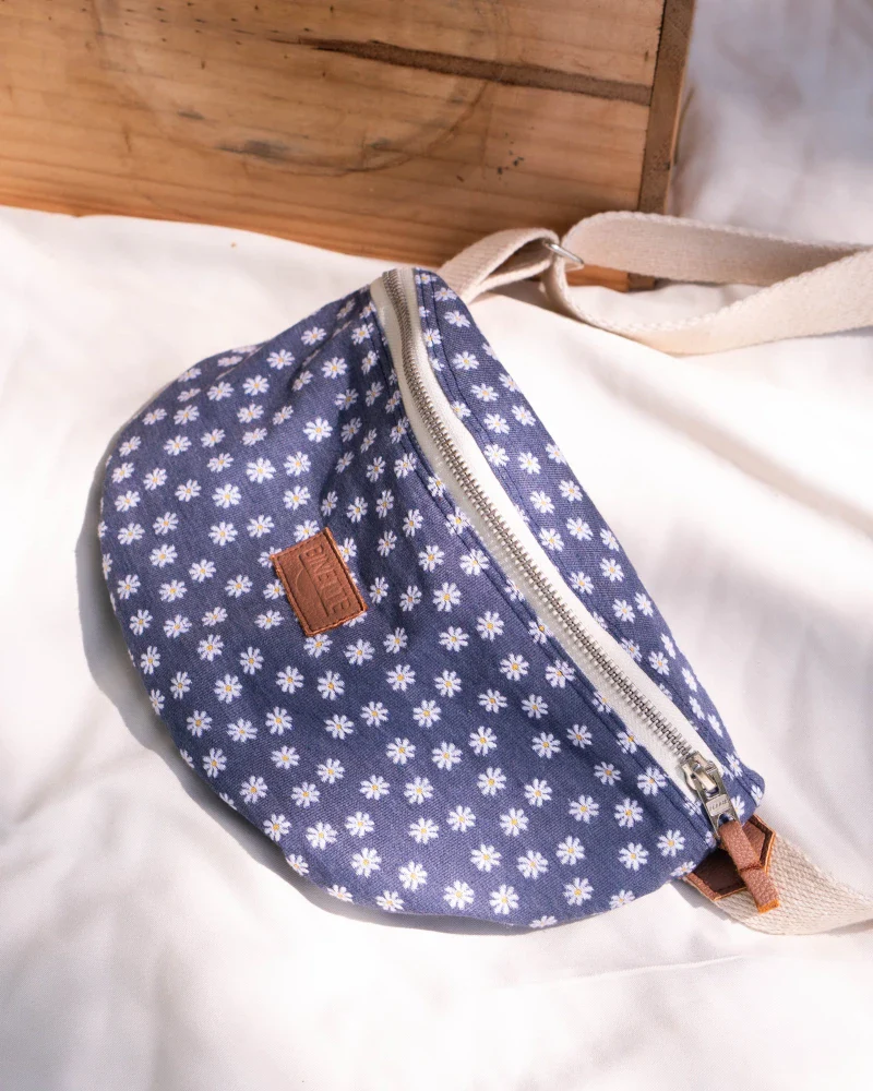 Sac banane bleu marine en matière recyclé - Marguerite - Image 10