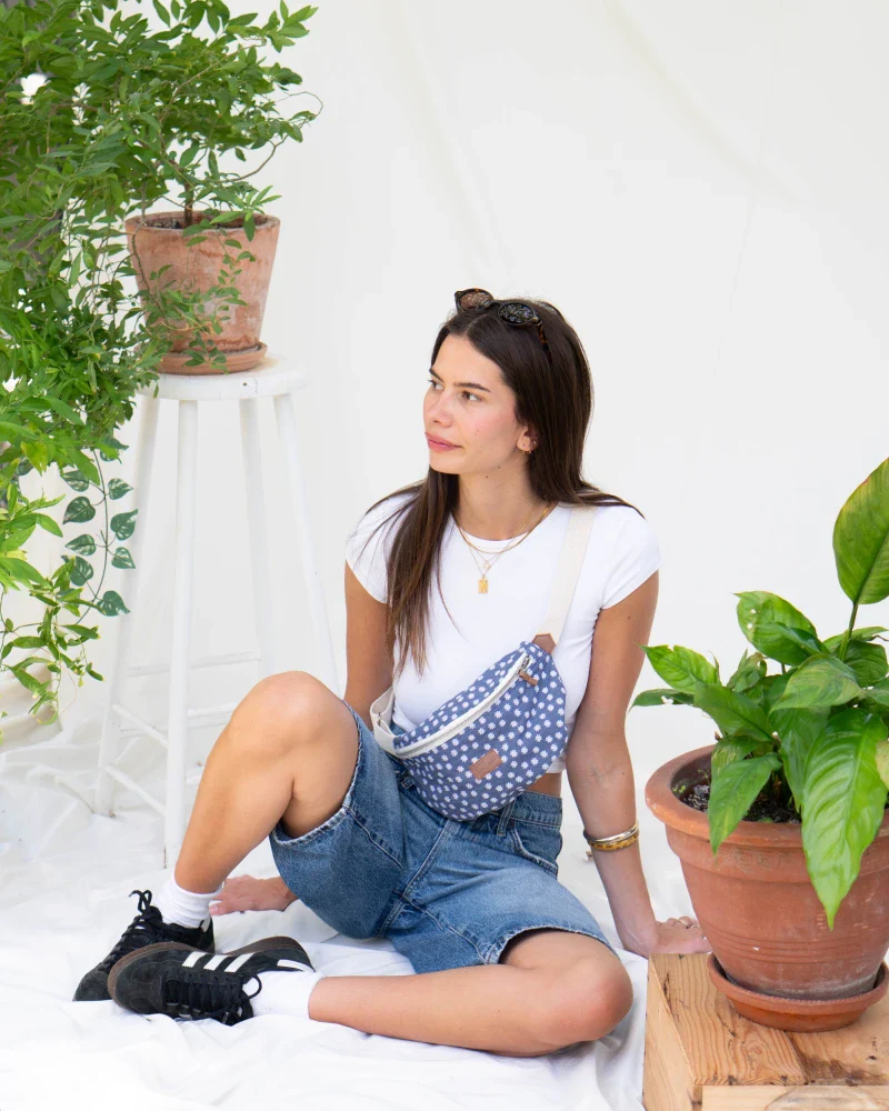 Sac banane bleu marine en matière recyclé - Marguerite - Image 4