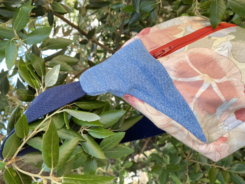 Sac banane upcyclé tissu fleurs - Meanwhile Boutique x Zgrouitch (édition limitée) - Image 5