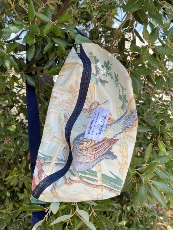 Sac banane upcyclé tissu oiseau - Meanwhile Boutique x Zgrouitch (édition limitée) - Image 9