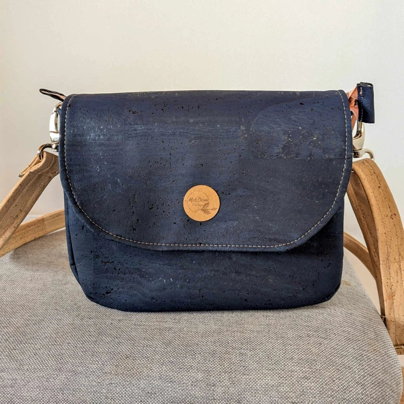 Sac bandoulière liège Bleu marine Luna avec rabat interchangeable - Image 3