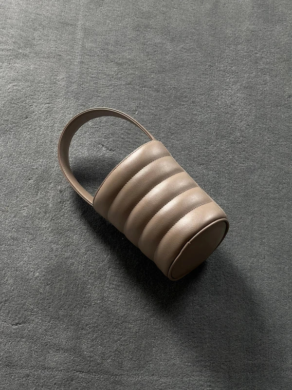 Sac Bucket Mini Matelassé en cuir végan Gris - Image 8