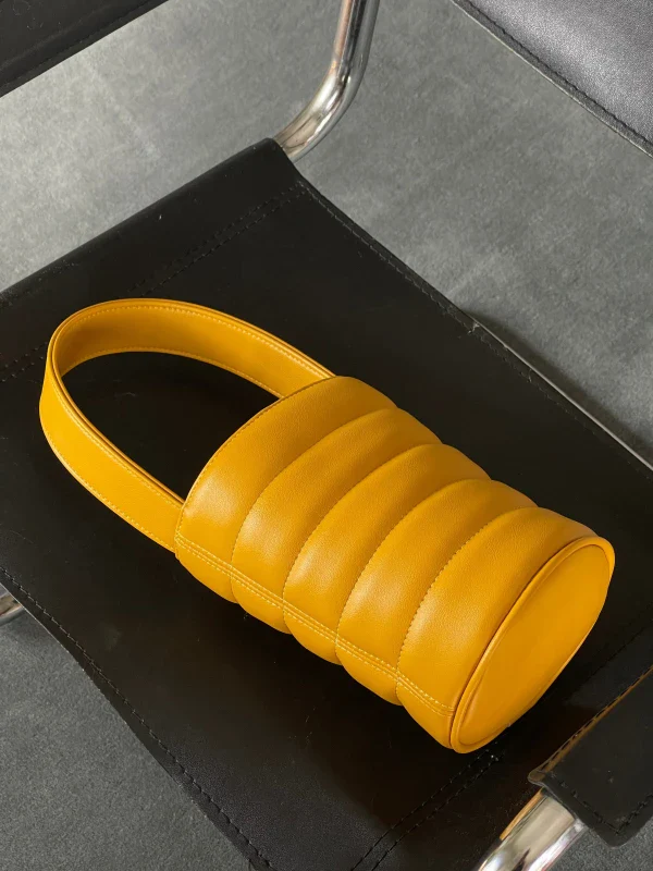Sac Bucket Mini Matelassé en cuir végan Jaune moutarde - Image 10