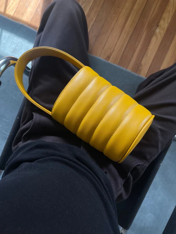 Sac Bucket Mini Matelassé en cuir végan Jaune moutarde - Image 6