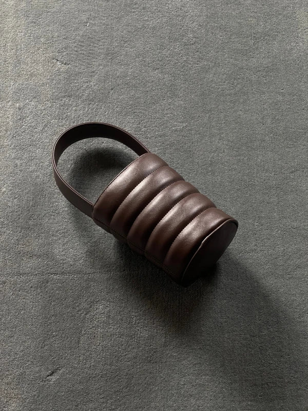 Sac Bucket Mini Matelassé en cuir végan Marron - Image 11