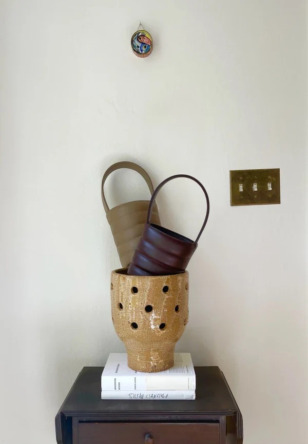 Sac Bucket Mini Matelassé en cuir végan Marron - Image 3