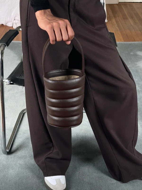 Sac Bucket Mini Matelassé en cuir végan Marron - Image 6