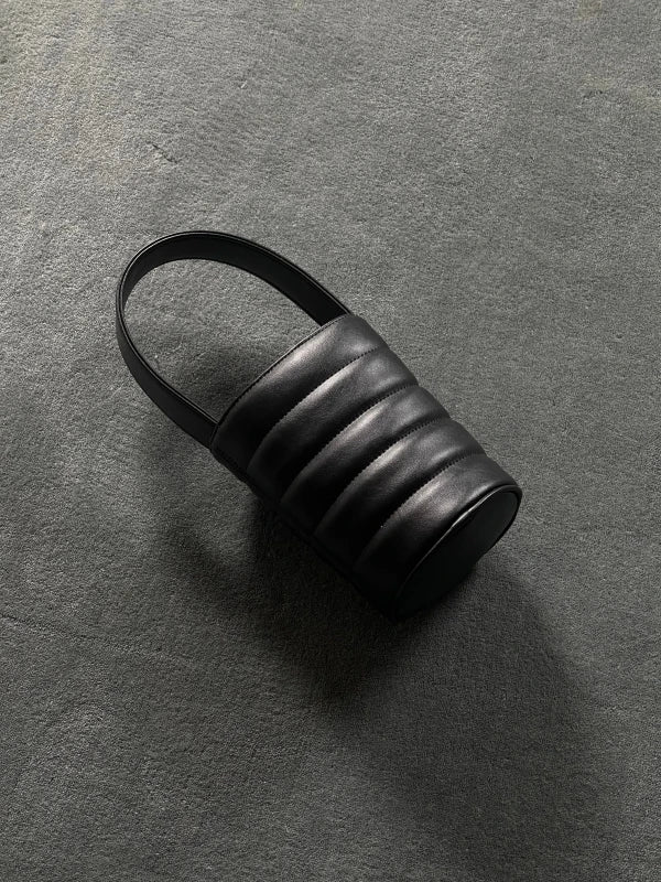 Sac Bucket Mini Matelassé en cuir végan Noir - Image 8