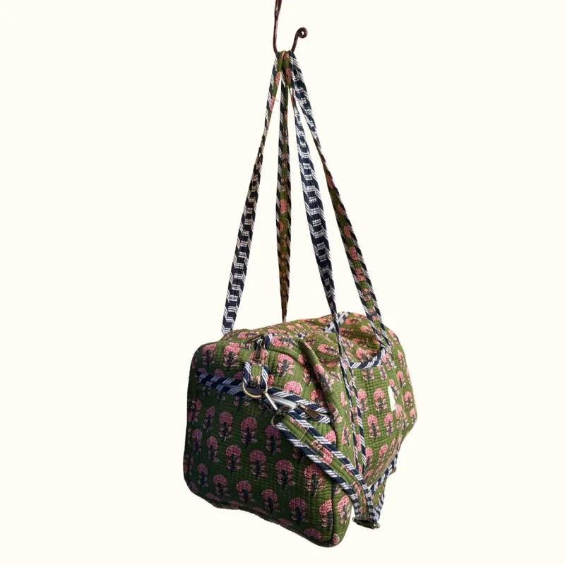 Sac de voyage matelassé – "Pink grove in the forest" - Image 4